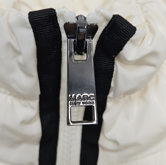 Andrew Marc New York Performance Puffer Vest Large - Picture 3 of 8